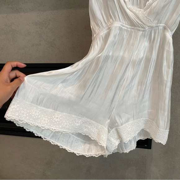NWOT Lulus A Chance Of Romance Ivory Shiny Plisse Lace Romper, Size M - Picture 6 of 9